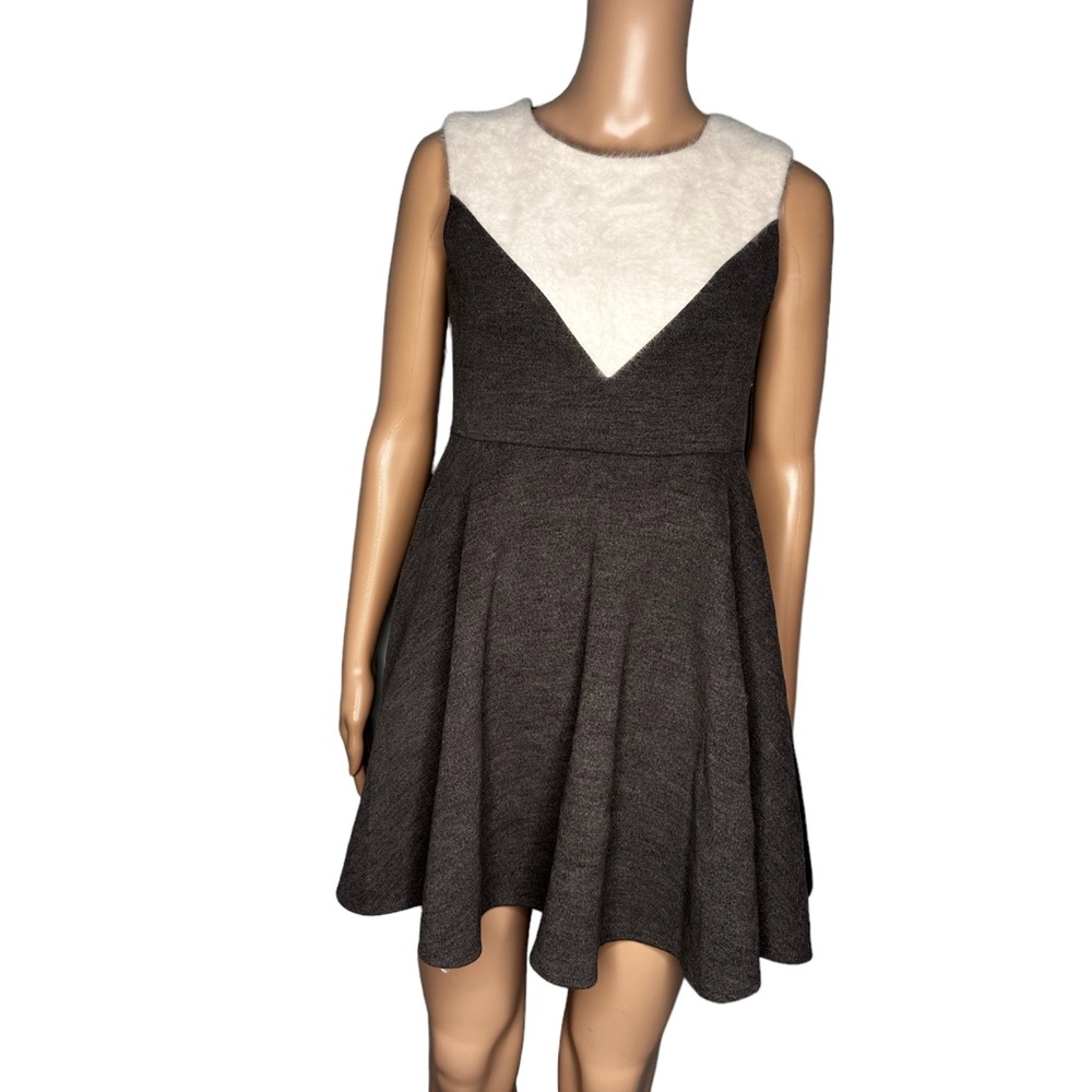 Miss u gray white round neck pleated sleeveless mini dress size M